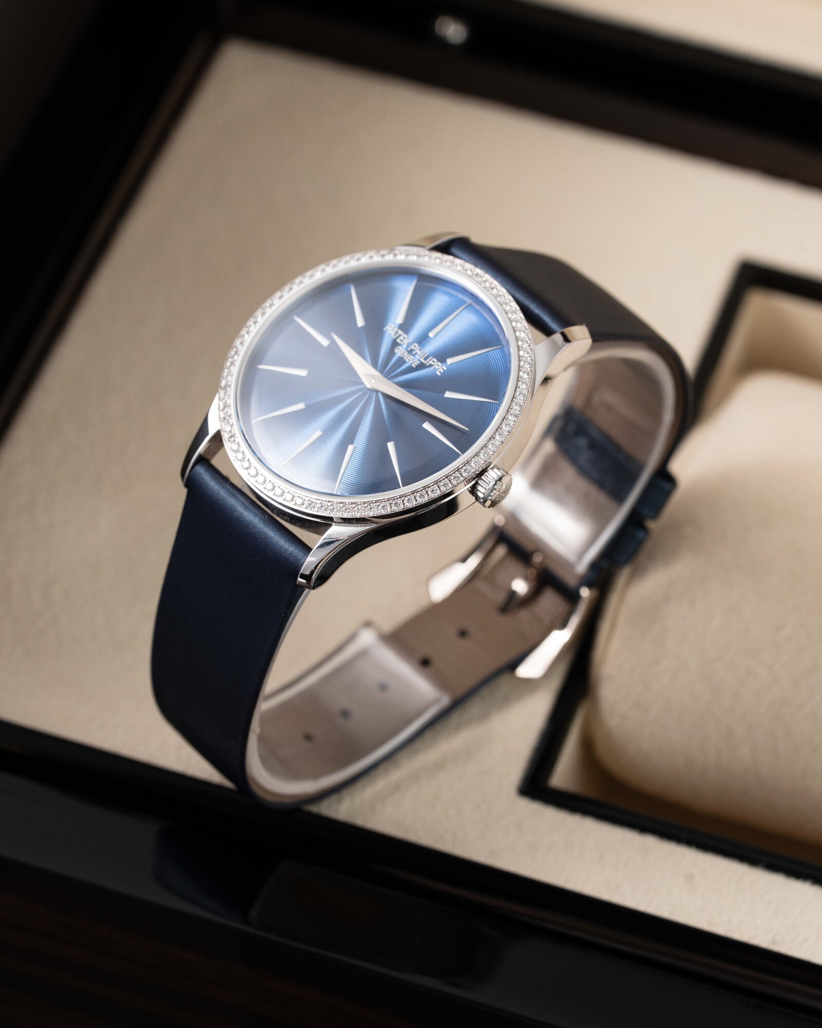 Patek Philippe Calatrava 4997/200G-001, view 3