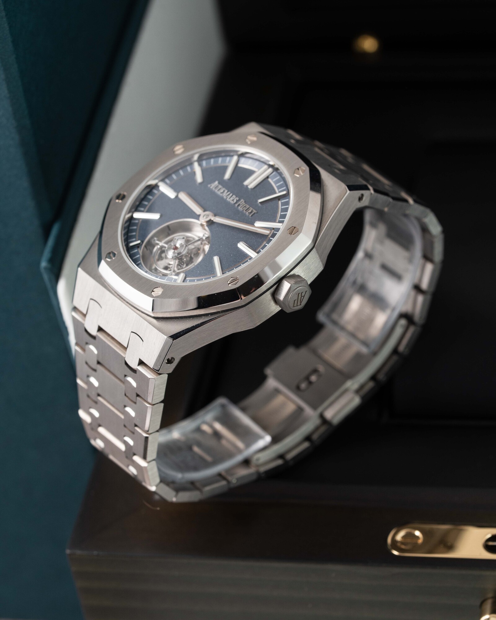 Audemars Piguet Royal Oak Tourbillon 26730TI.OO.1320T, view 3