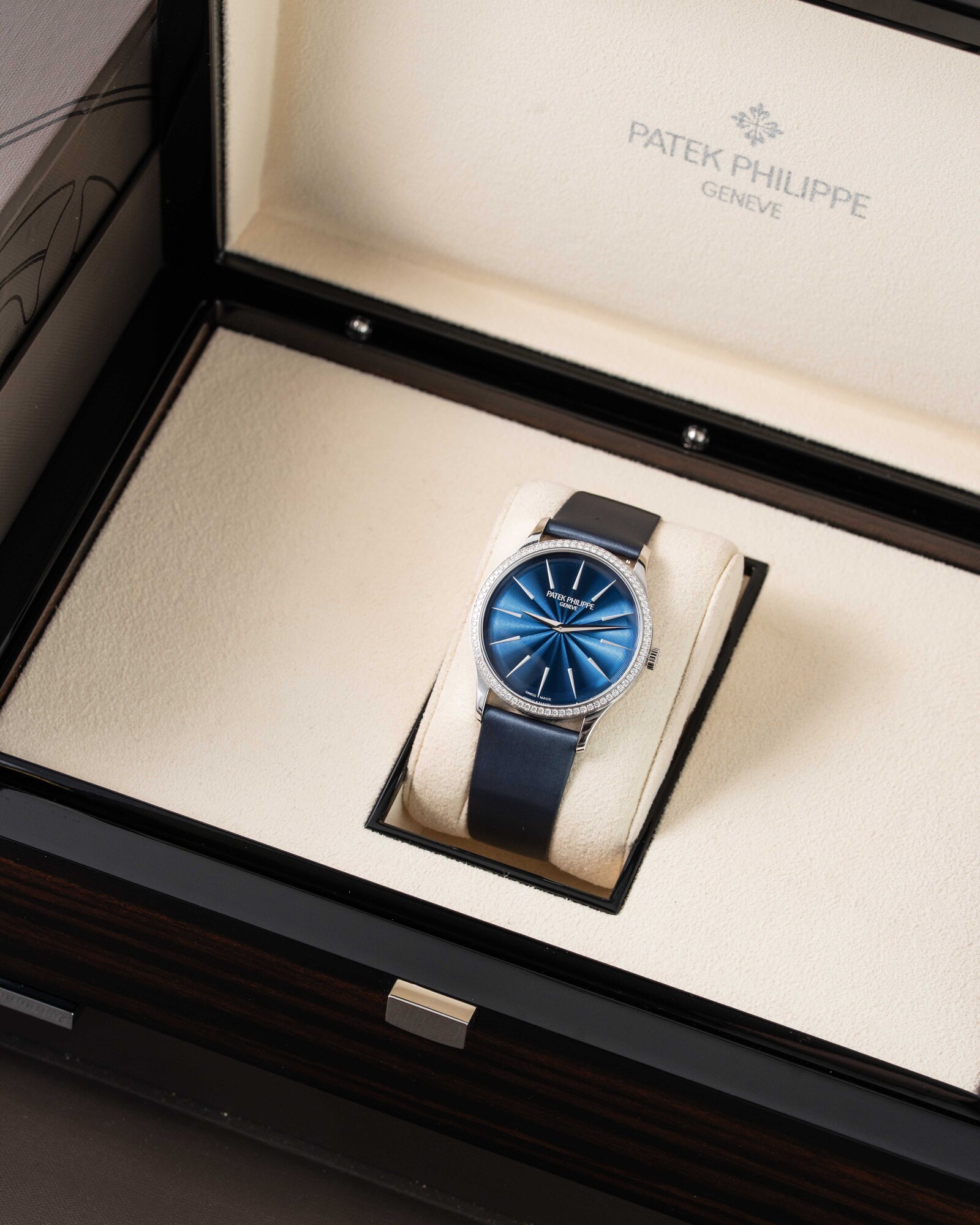 Patek Philippe Calatrava 4997/200G-001, view 2