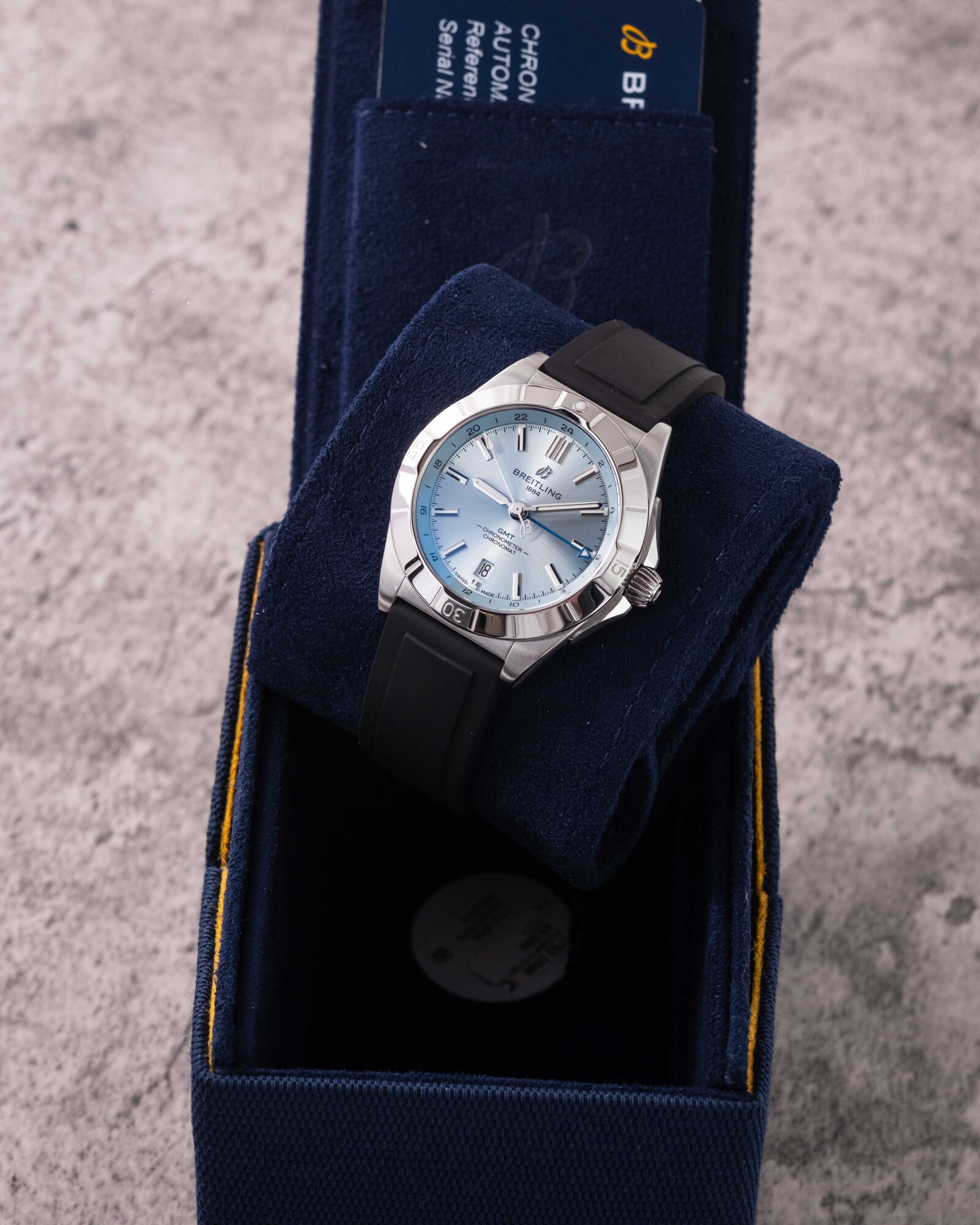 Breitling Chronomat GMT P32398, view 2