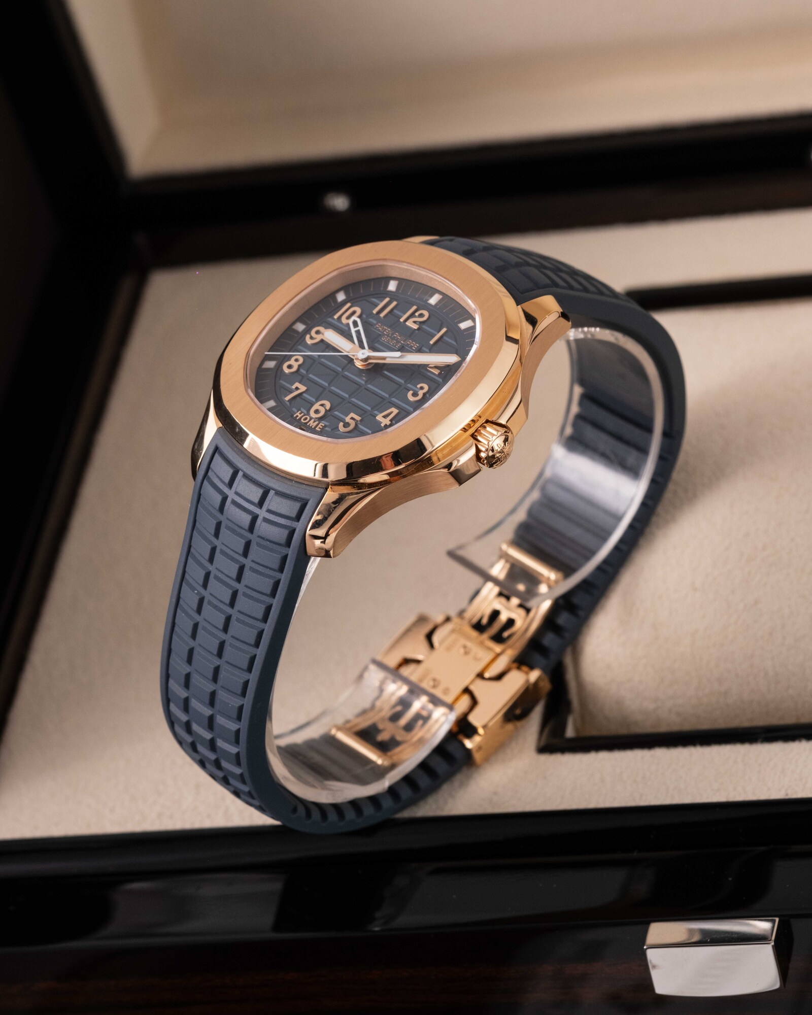 Patek Philippe Aquanaut 5269R-001, view 3