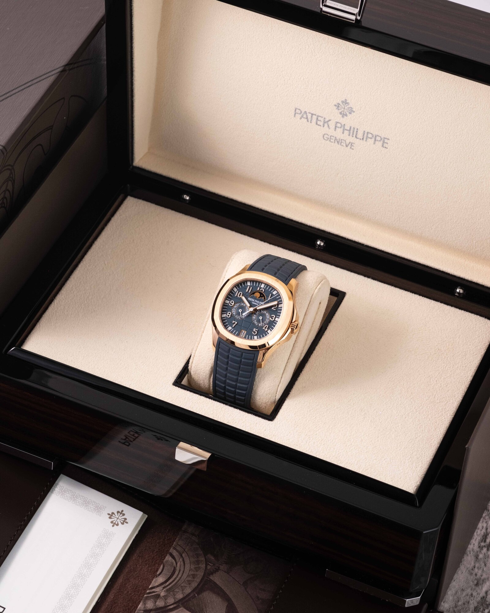 Patek Philippe Aquanaut 5261R-001, view 2