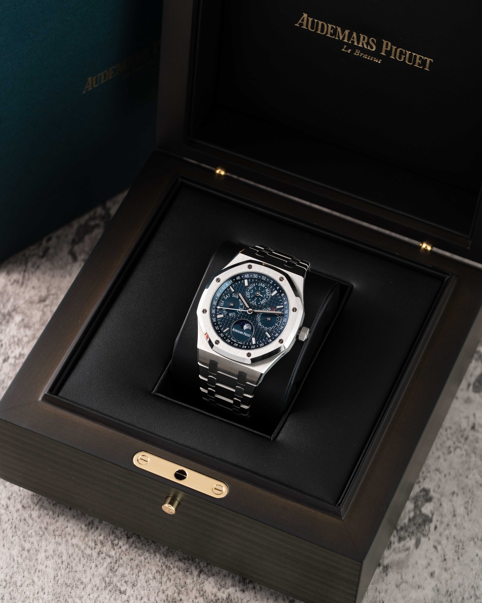 Audemars Piguet Royal Oak Perpetual Calendar 26574ST.OO.1220ST.02, view 2