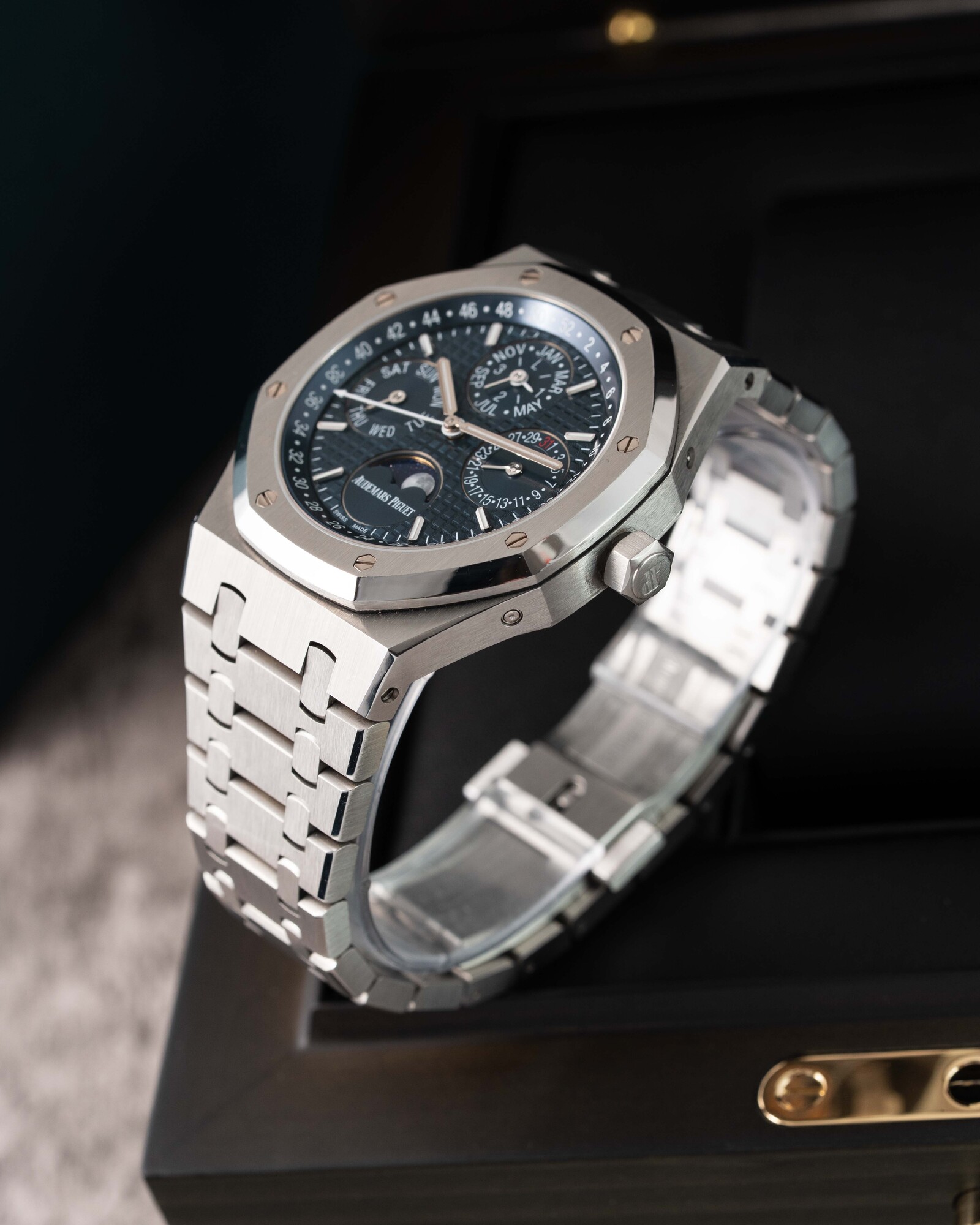 Audemars Piguet Royal Oak Perpetual Calendar 26574ST.OO.1220ST.02, view 3