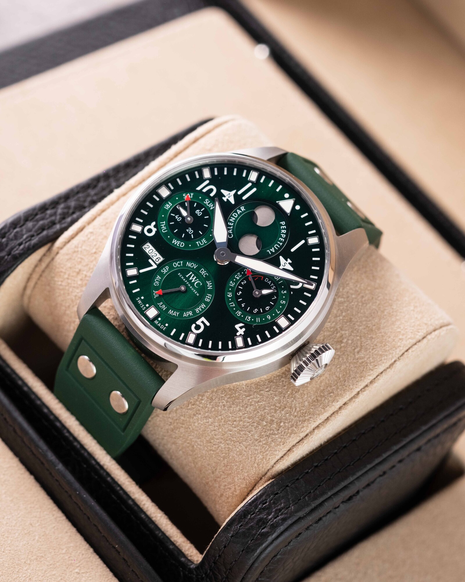 IWC Big Pilots Watch IW503608, view 3
