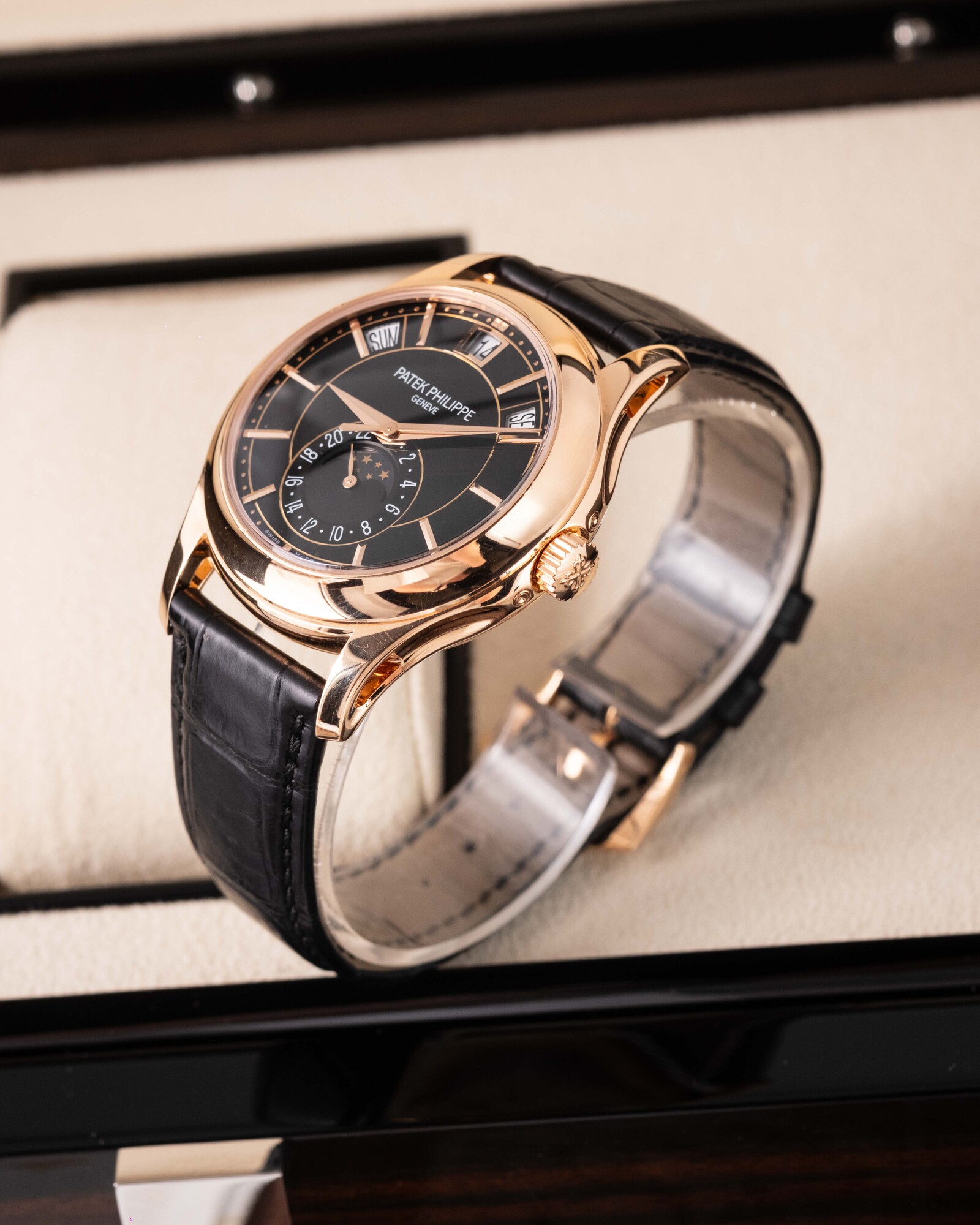 Patek Philippe Annual Calendar 5205R-010, view 3