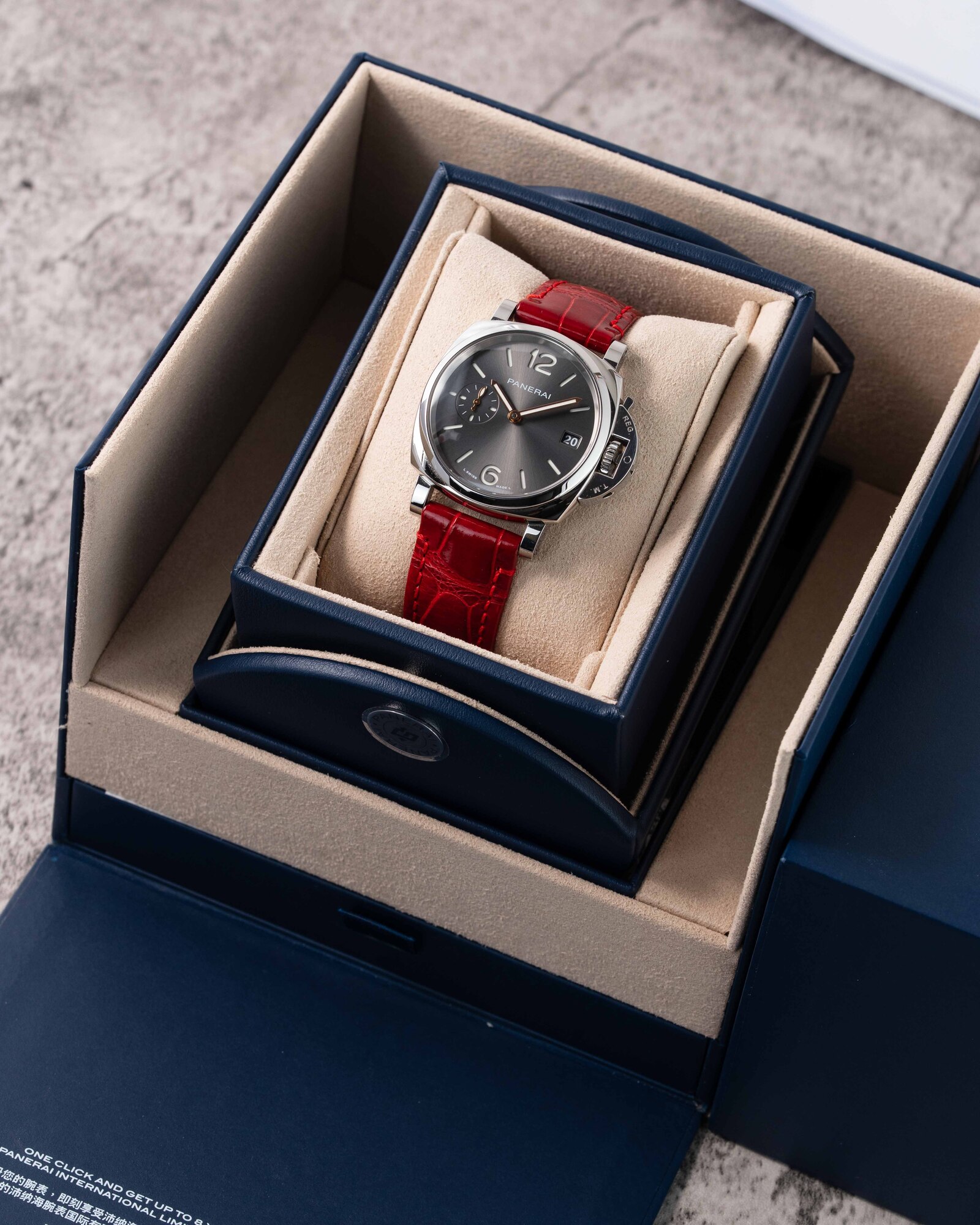 Panerai Luminor Due PAM01247, view 2