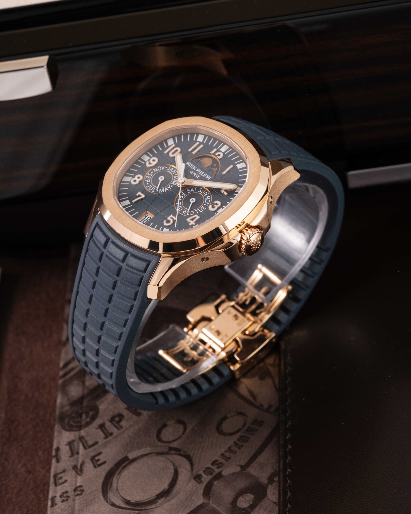 Patek Philippe Aquanaut 5261R-001, view 3