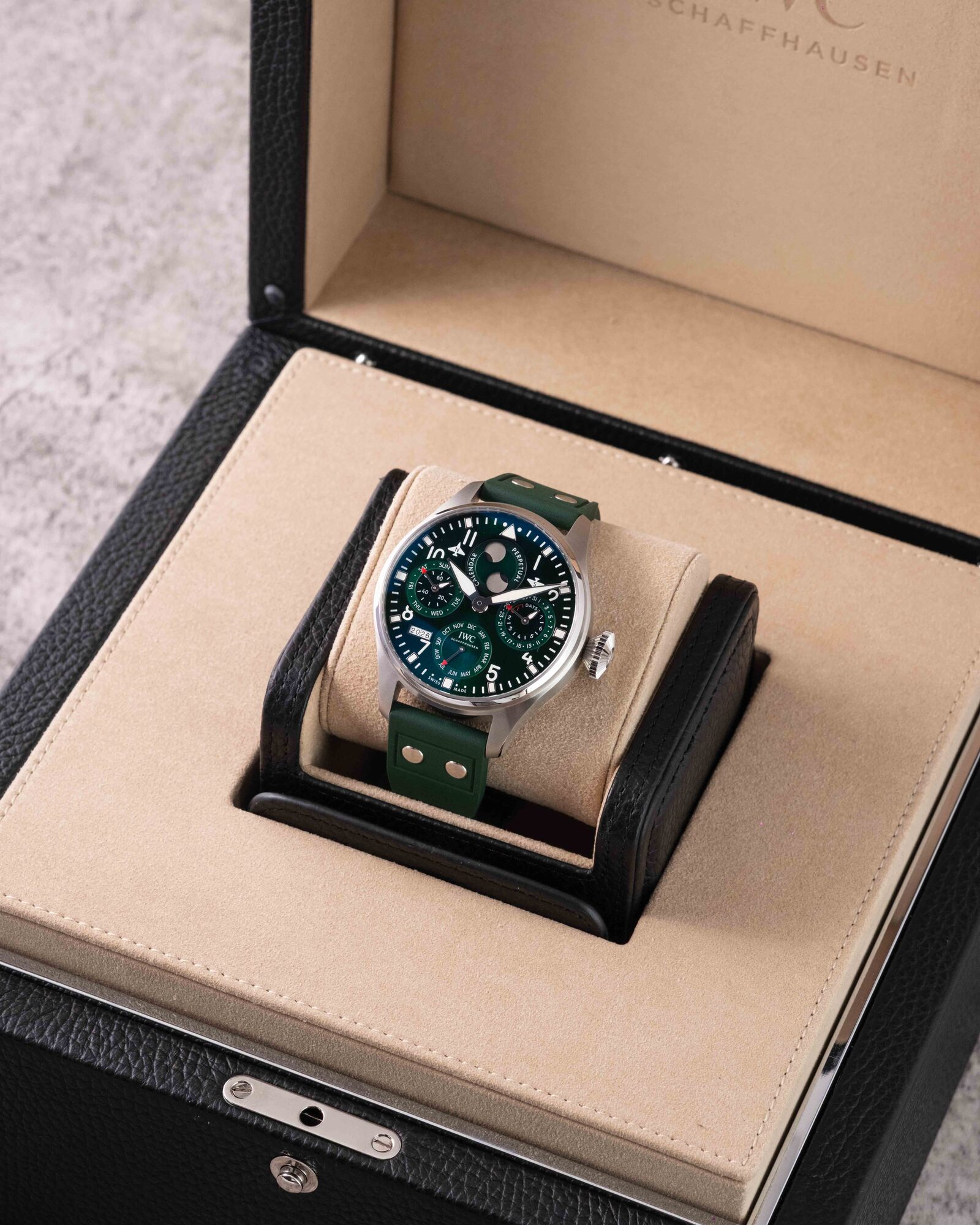 IWC Big Pilots Watch IW503608, view 2